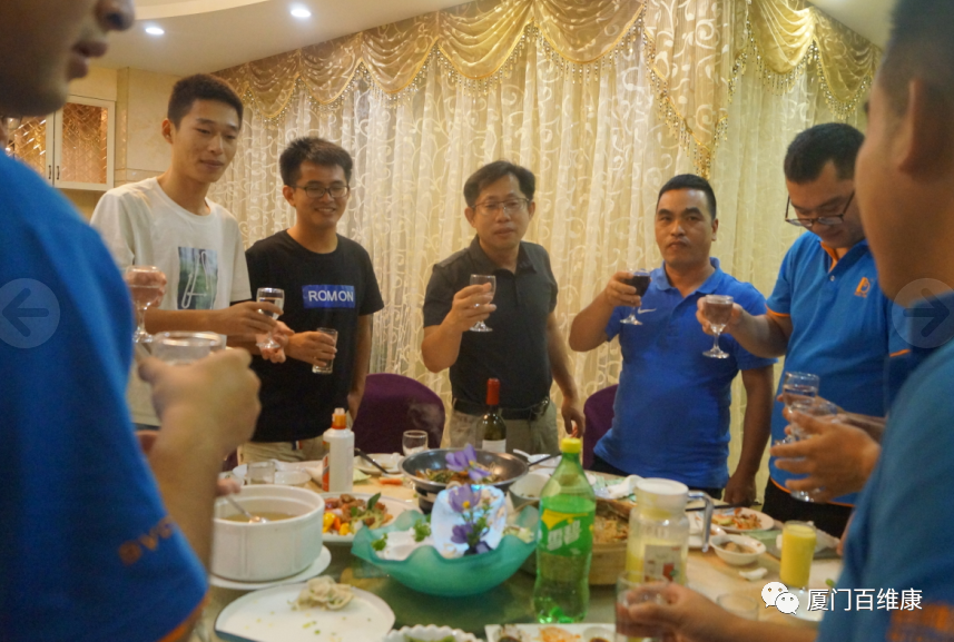 2020年中公司特色活動(dòng)：會(huì)餅博狀元、舉杯共聚首、歌唱好生活